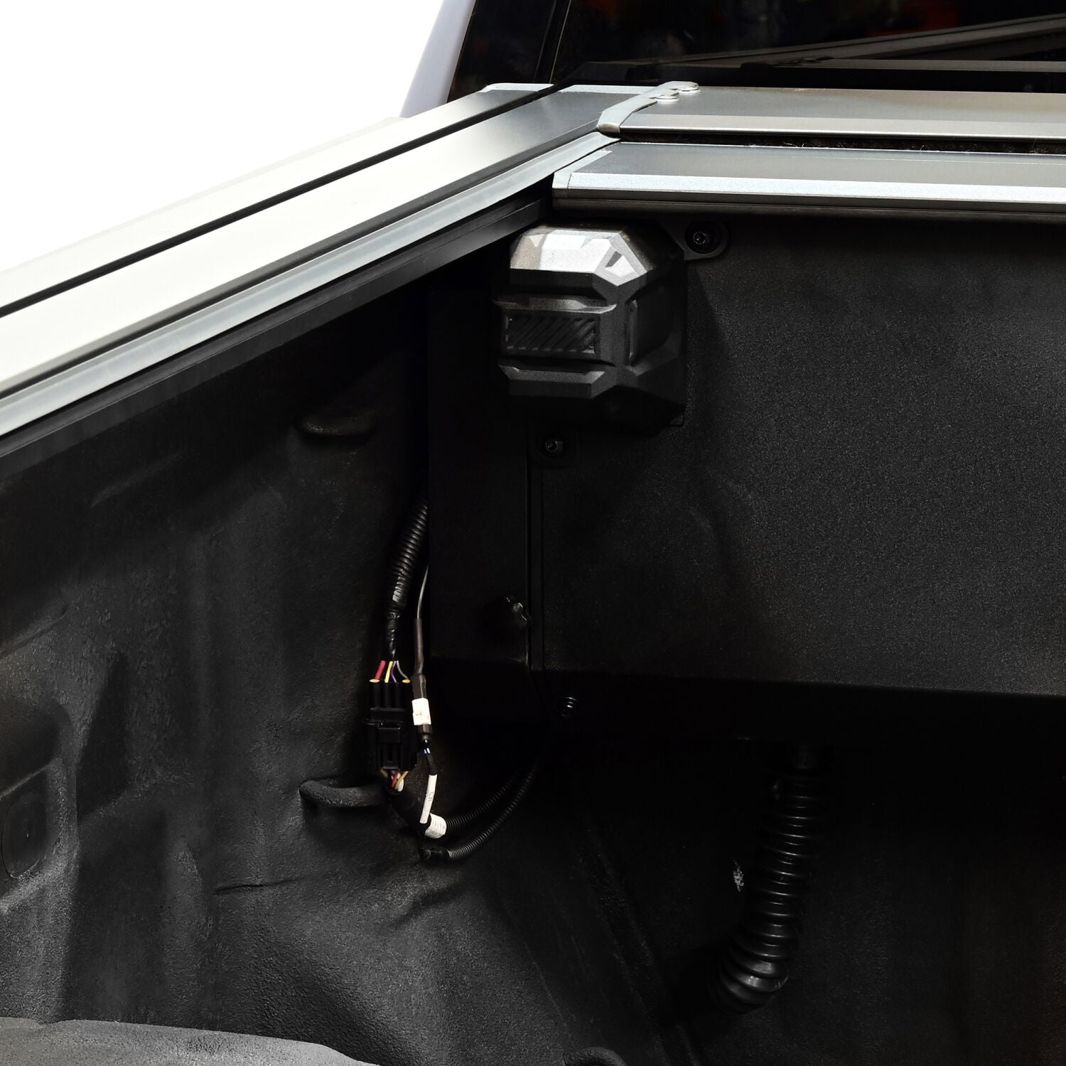 Chevrolet Silverado 1500 & GMC Sierra 1500 2019-2026, Westin Electric Retractable Tonneau Cover, 69.9in Bed, view 19