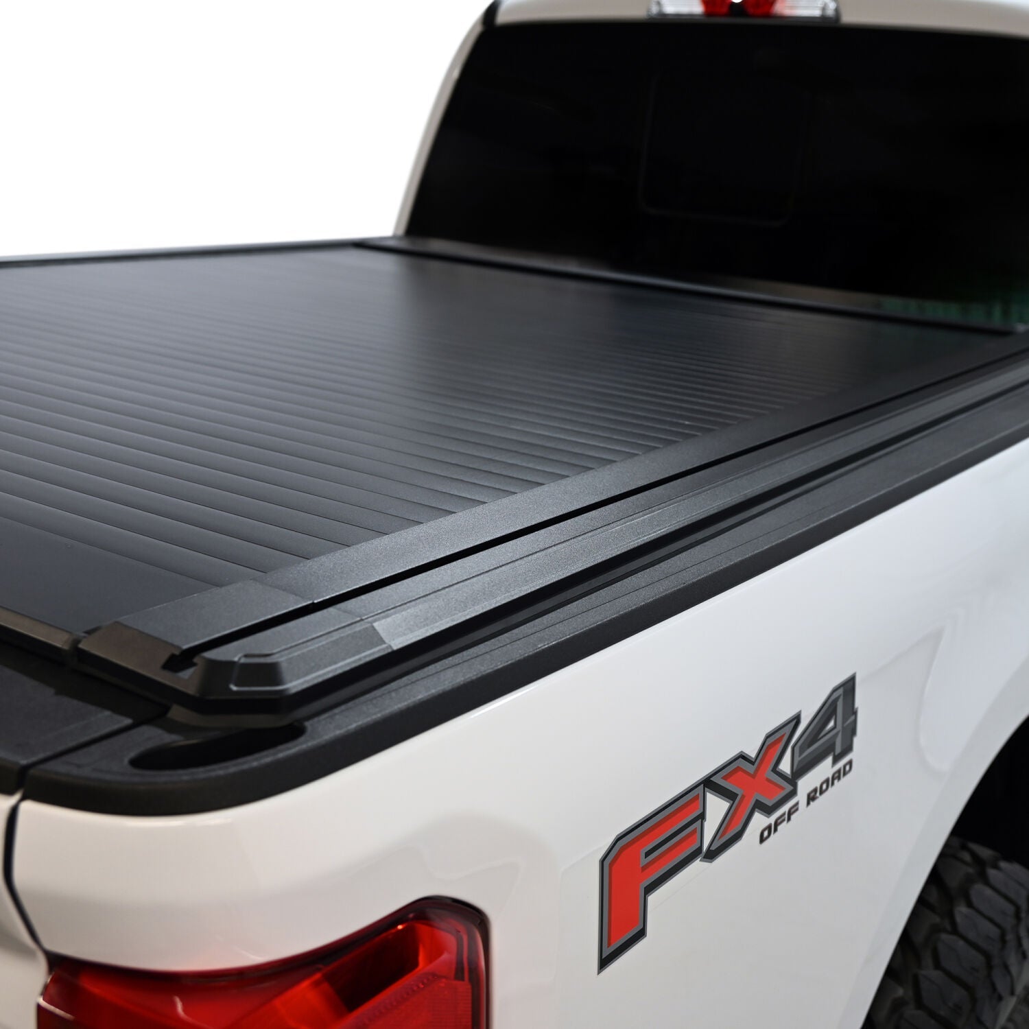 Ford F-250/F-350 Super Duty 2017-2026, Westin Manual Retractable Tonneau Cover, 81.9in Bed, view 13