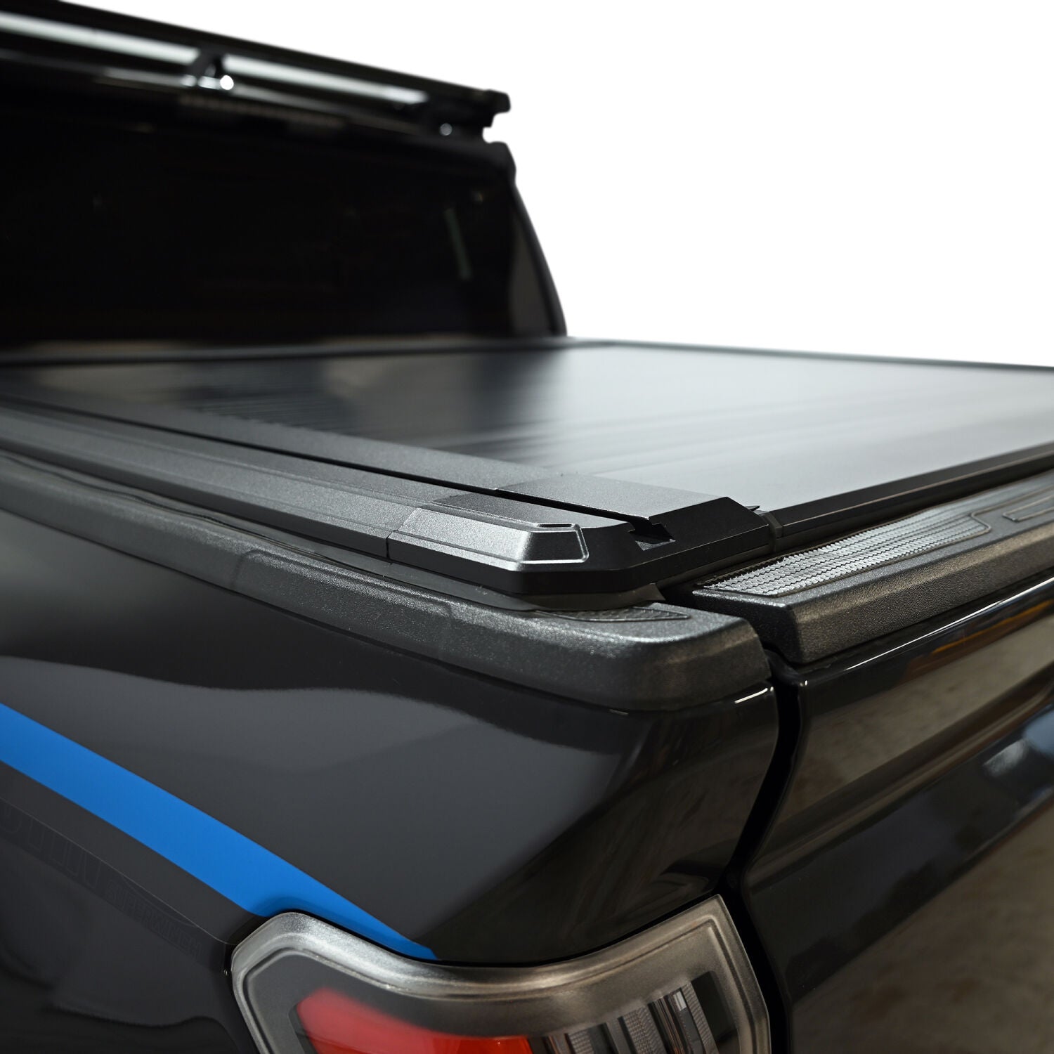 Toyota Tacoma 4th Gen 2024-2026, Westin Manual Retractable Tonneau Cover, 60.3in Bed, Black, view 13