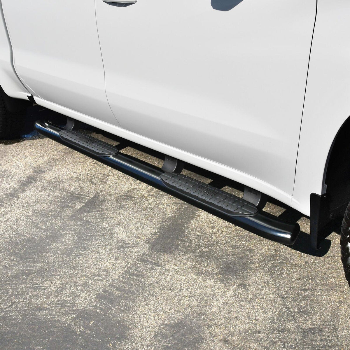 Chevrolet Silverado & GMC Sierra 1500 2019-2026 & 2500 HD/3500 HD 2020-2026, Westin PRO TRAXX 5 Oval Nerf Bars, Crew Cab, Black Powder Coated, view 10