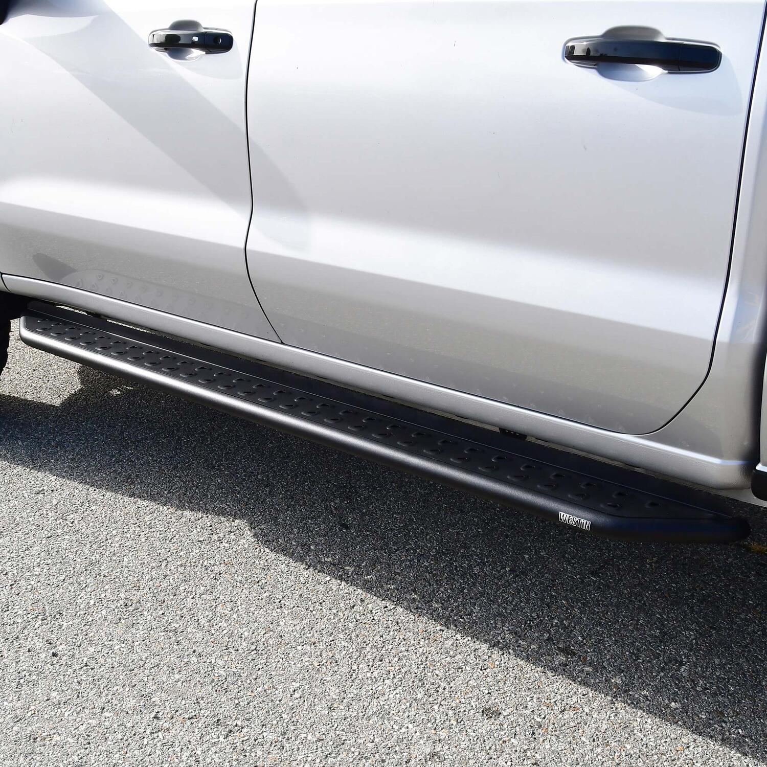 Chevrolet Silverado 1500 & GMC Sierra 1500 2019-2026 & 2500/3500 HD 2020-2026, Westin Outlaw Running Boards, Crew Cab, view 7