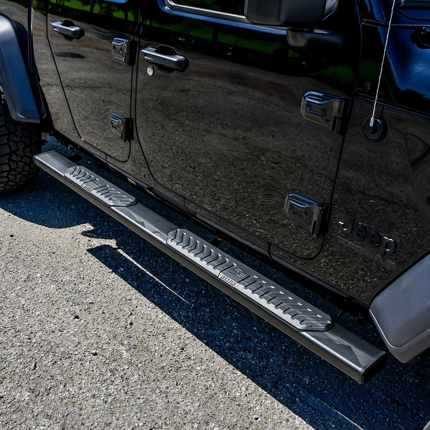 Jeep Gladiator JT 2020-2026, Westin R5 Nerf Step Bars, Textured Black, view 8