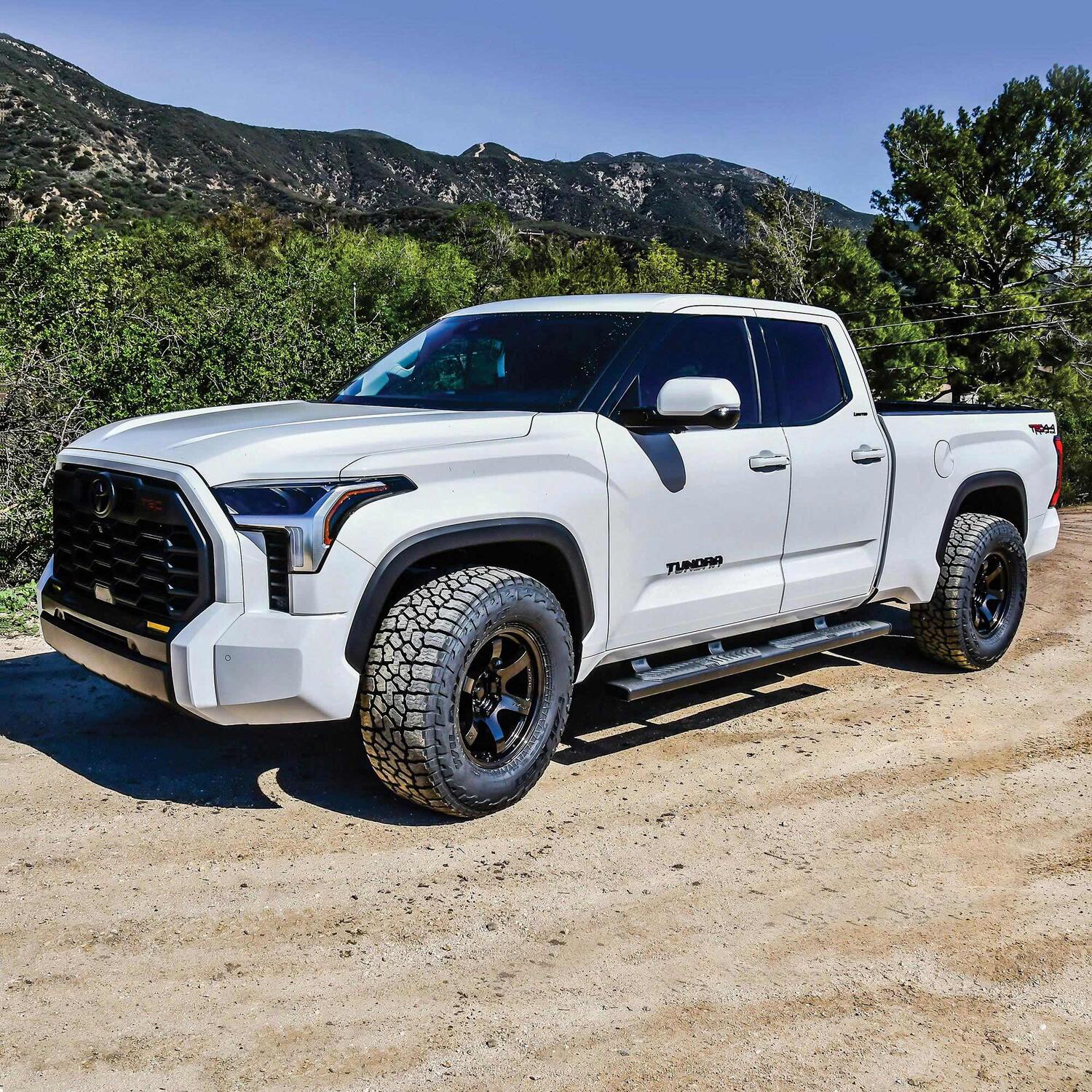 Toyota Tundra 3rd Gen 2022-2026, Westin R5 Nerf Step Bars, Extended Cab, Textured Black, view 5