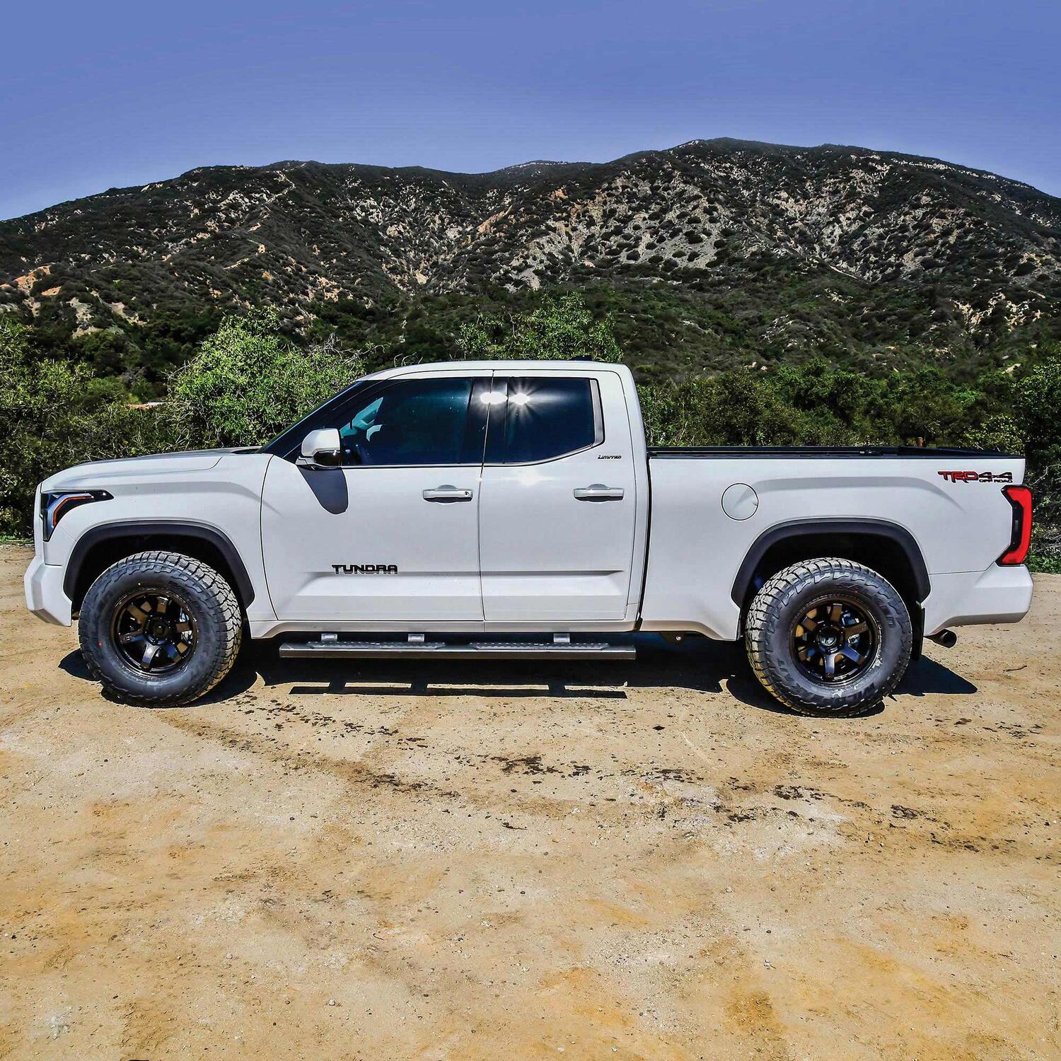 Toyota Tundra 3rd Gen 2022-2026, Westin R5 Nerf Step Bars, Extended Cab, Textured Black, view 6