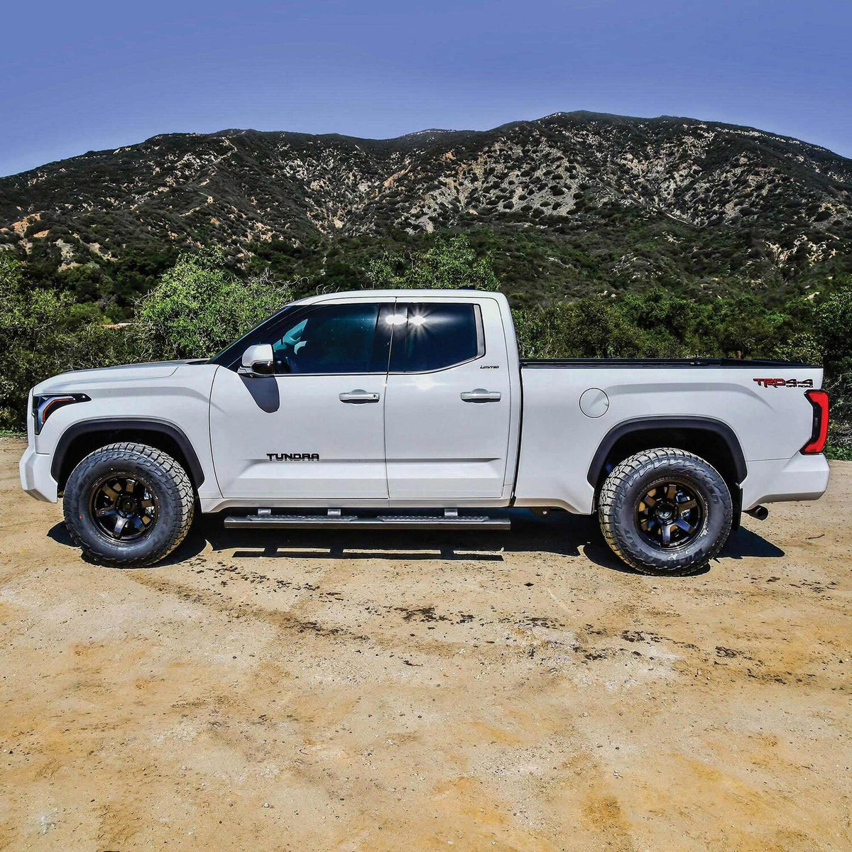 Toyota Tundra 3rd Gen 2022-2026, Westin R5 Nerf Step Bars, Extended Cab, Textured Black, view 6
