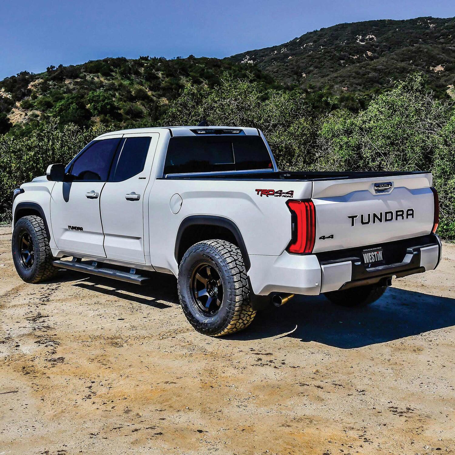 Toyota Tundra 3rd Gen 2022-2026, Westin R5 Nerf Step Bars, Extended Cab, Textured Black, view 9
