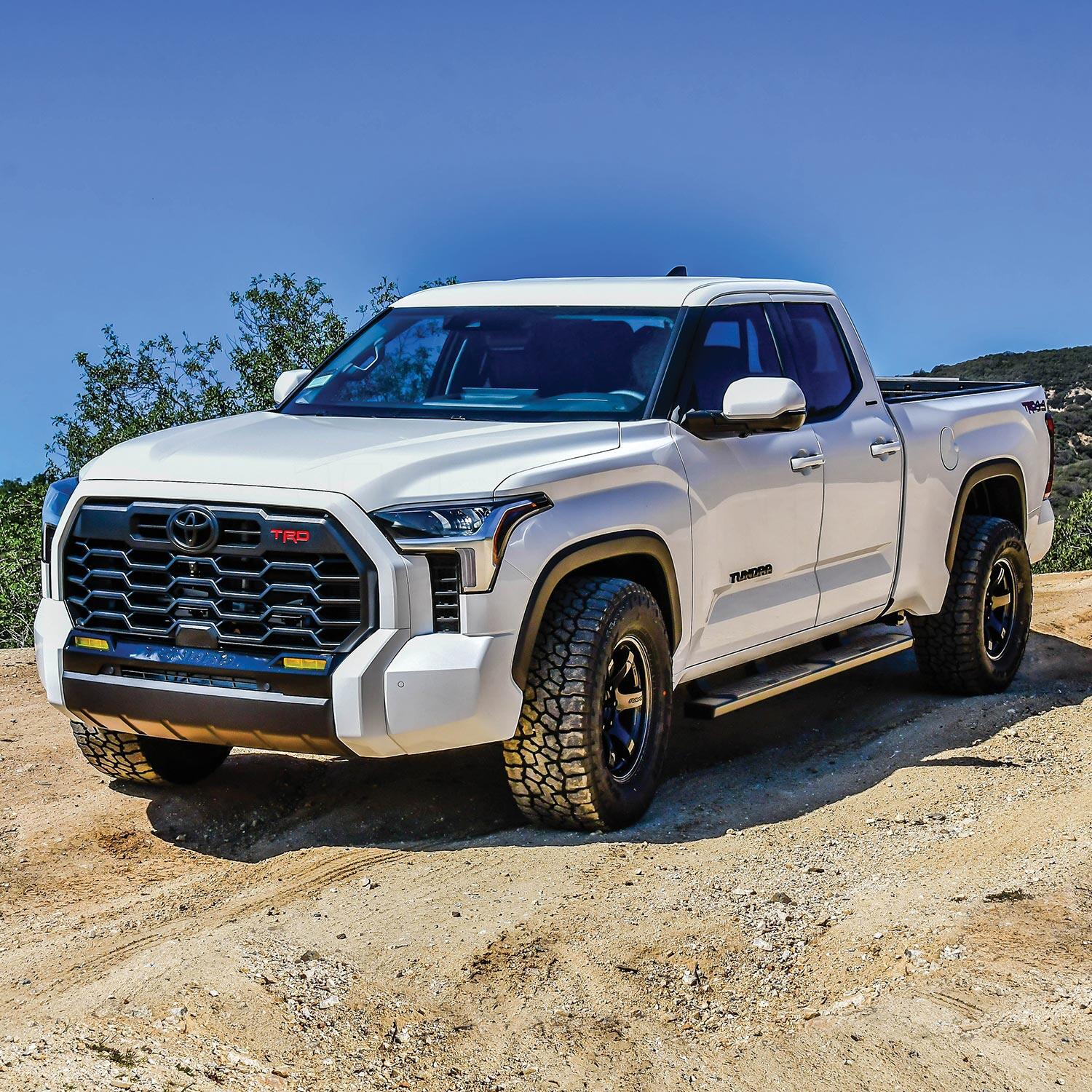 Toyota Tundra 3rd Gen 2022-2026, Westin R5 Nerf Step Bars, Extended Cab, Textured Black, view 10