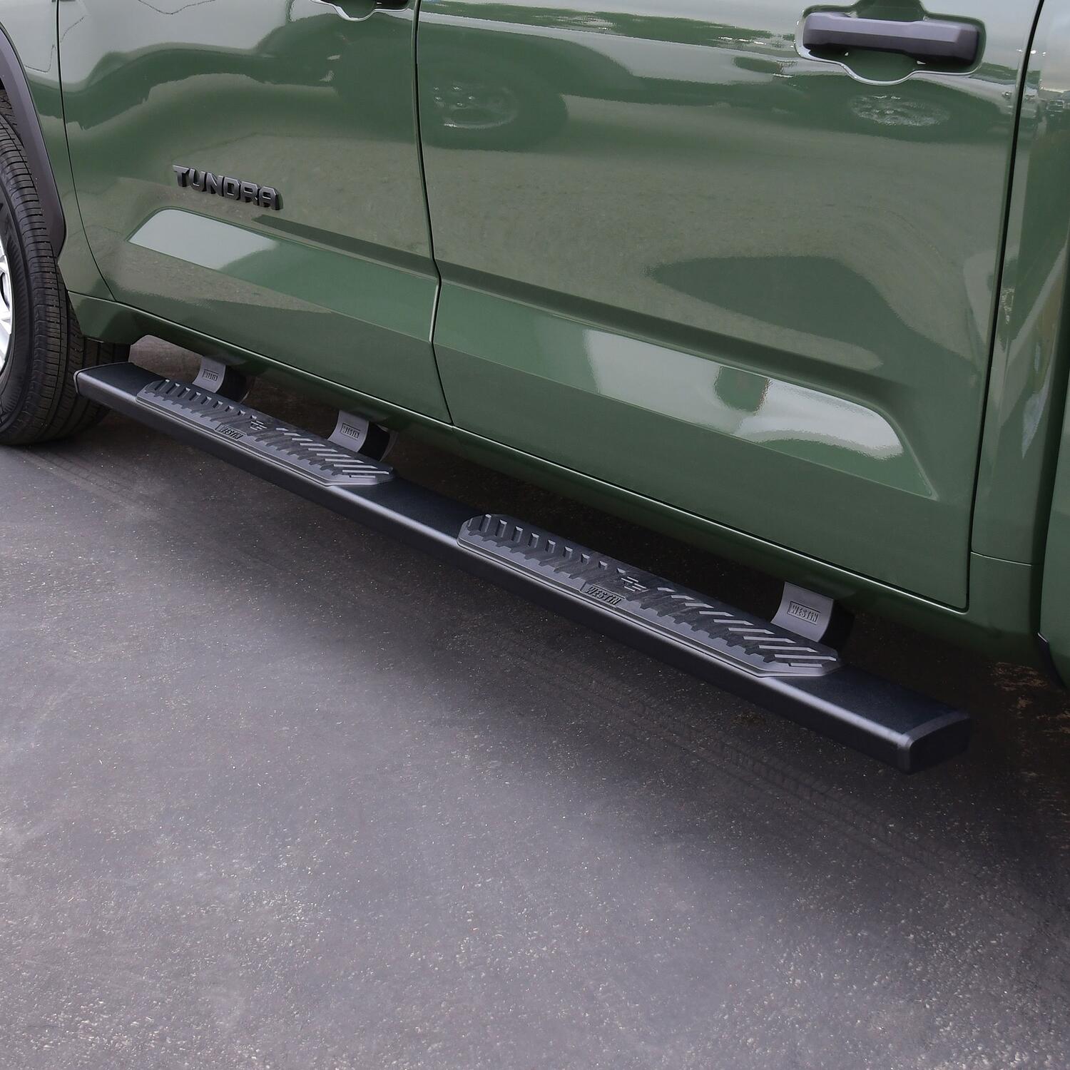 Toyota Tundra 3rd Gen 2022-2026, Westin R5 Nerf Step Bars, Crew Cab, Textured Black, view 7