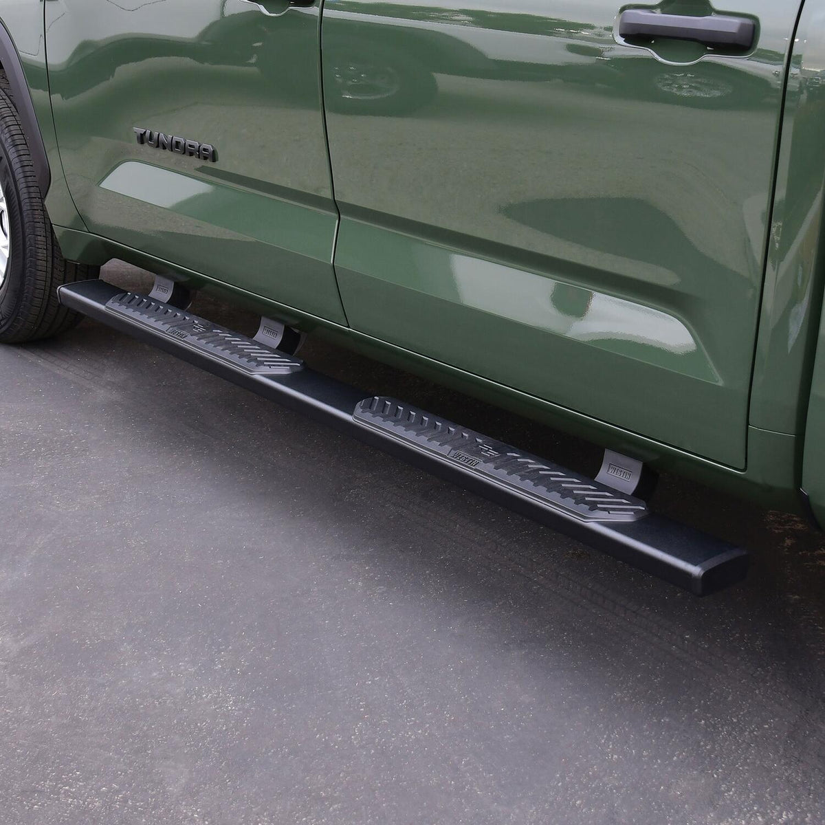 Toyota Tundra 3rd Gen 2022-2026, Westin R5 Nerf Step Bars, Crew Cab, Textured Black, view 7