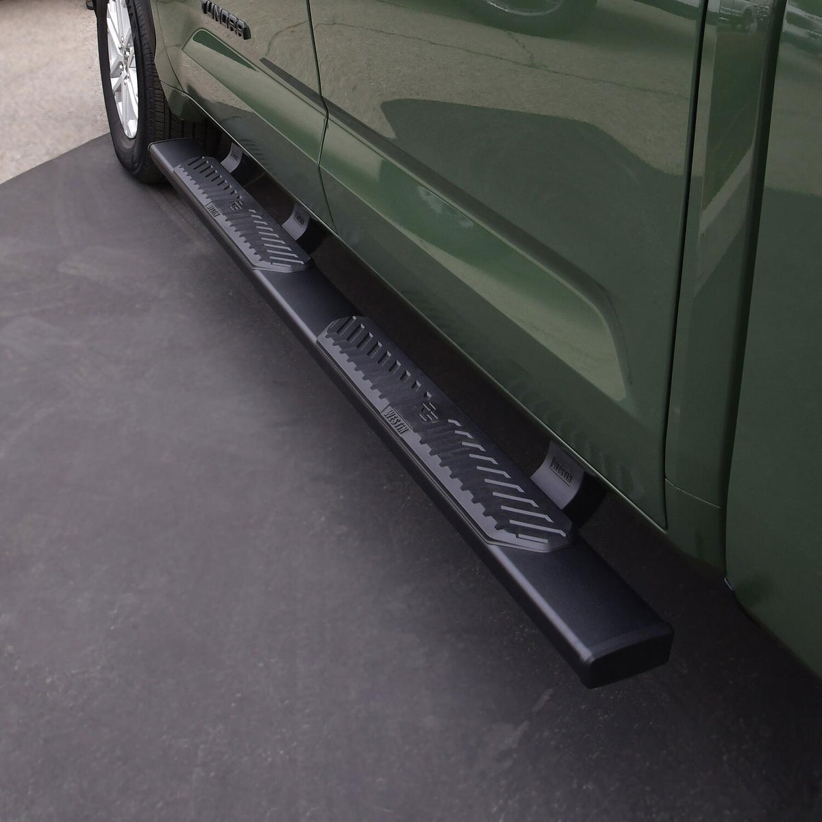 Toyota Tundra 3rd Gen 2022-2026, Westin R5 Nerf Step Bars, Crew Cab, Textured Black, view 8