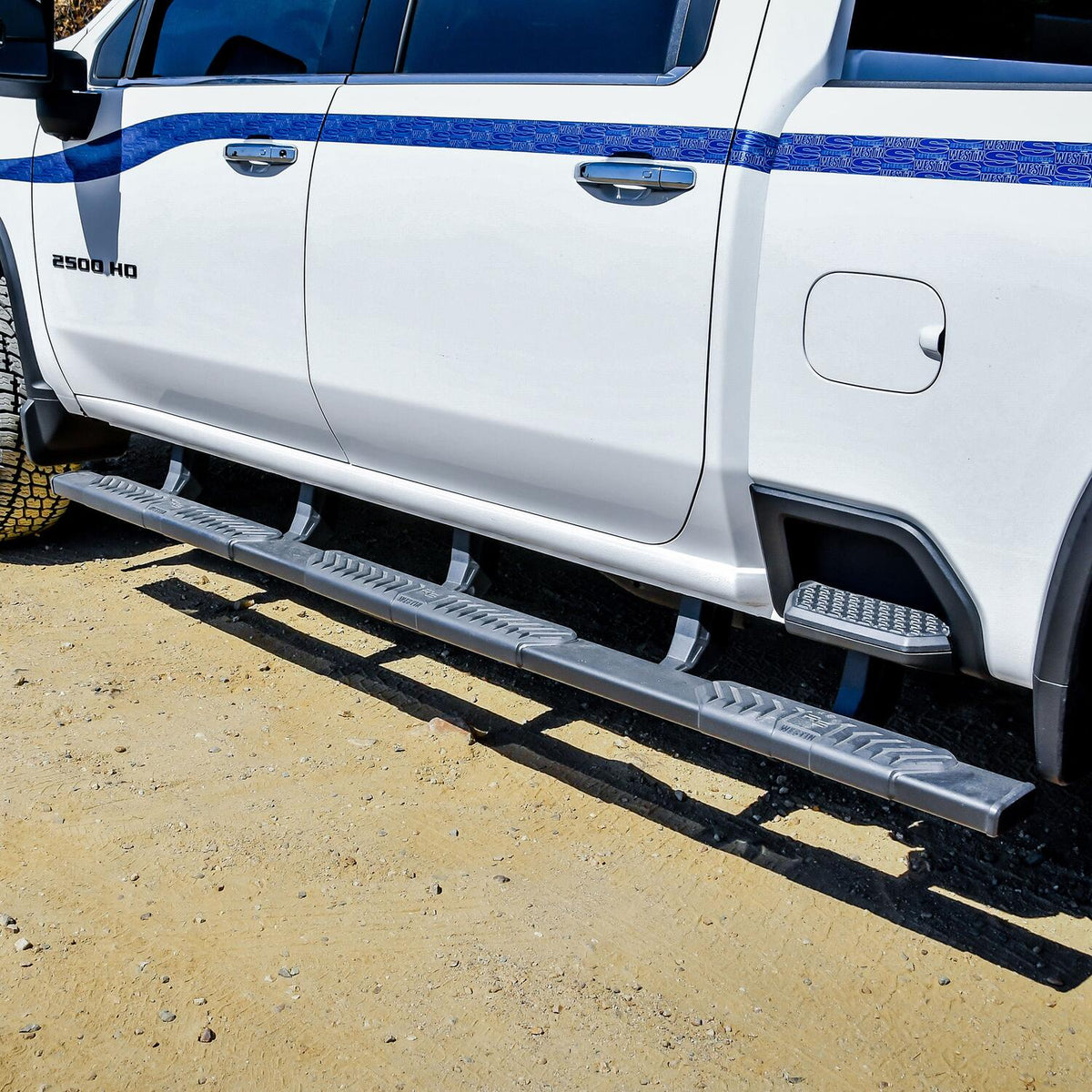 Chevrolet Silverado & GMC Sierra 2500 HD/3500 HD 2020-2026, Westin R5 M-Series XD Wheel to Wheel Nerf Step Bars, 82.2in Bed, Textured Black, view 7