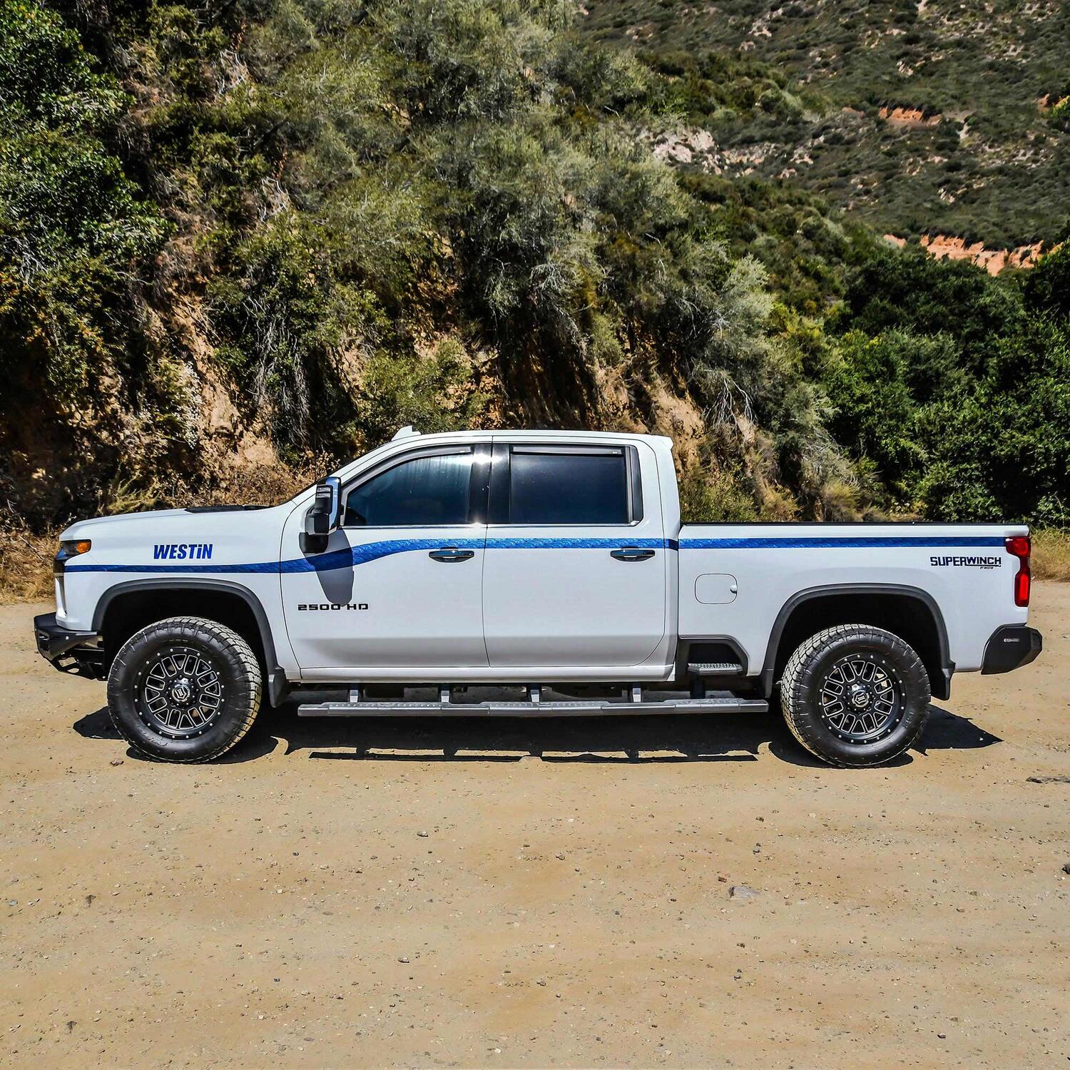 Chevrolet Silverado & GMC Sierra 2500 HD/3500 HD 2020-2026, Westin R5 M-Series XD Wheel to Wheel Nerf Step Bars, 82.2in Bed, Textured Black, view 9