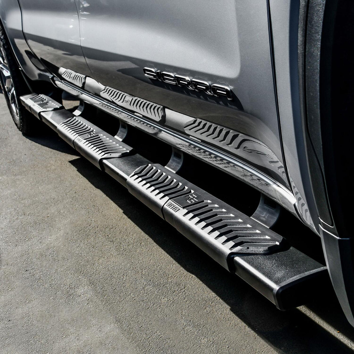 Chevrolet Silverado & GMC Sierra 1500 2019-2026 Crew Cab, Westin R5 M-Series Wheel-to-Wheel Nerf Step Bars, Textured Black, 79.4in Bed, view 8