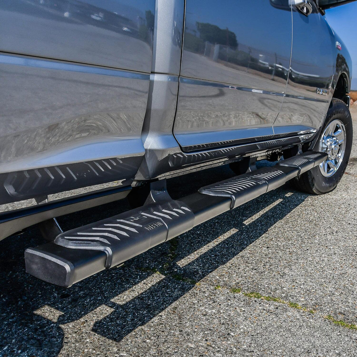 Ram 2500/3500 2019-2026, Westin R5 M-Series Wheel-to-Wheel Nerf Step Bars, 76.3in Bed, Textured Black, view 8