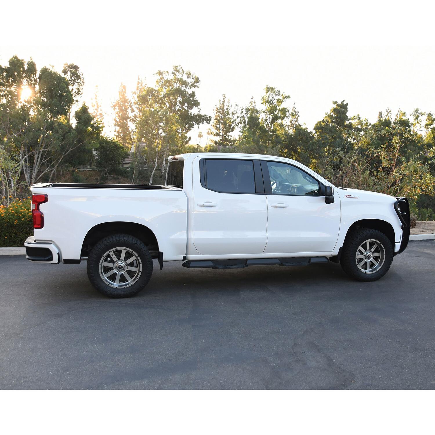 Chevrolet Silverado & GMC Sierra 1500 2019-2026 & 2500/3500 HD 2020-2026 Crew Cab, Westin HDX Xtreme Nerf Step Bars, Cab Length, Textured Black, view 8