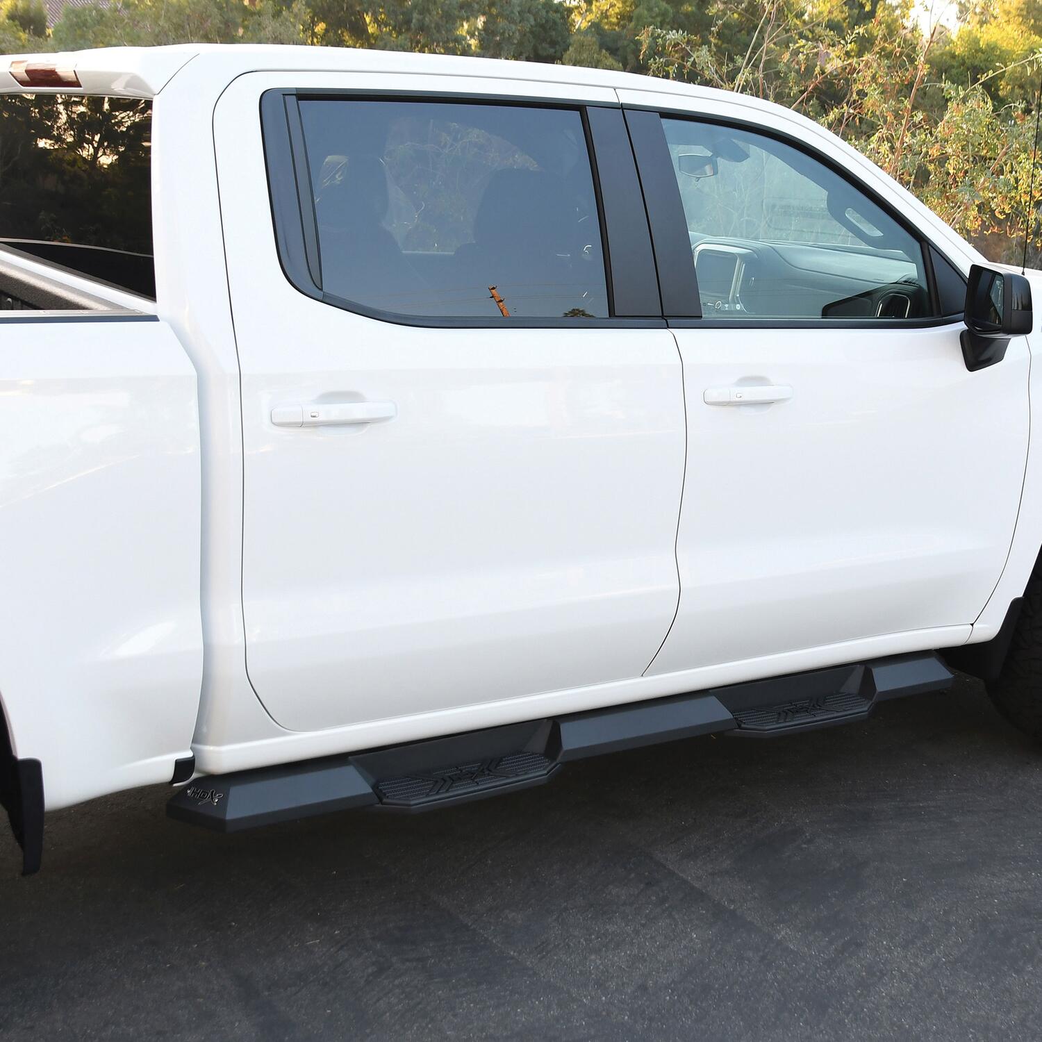 Chevrolet Silverado & GMC Sierra 1500 2019-2026 & 2500/3500 HD 2020-2026 Crew Cab, Westin HDX Xtreme Nerf Step Bars, Cab Length, Textured Black, view 9