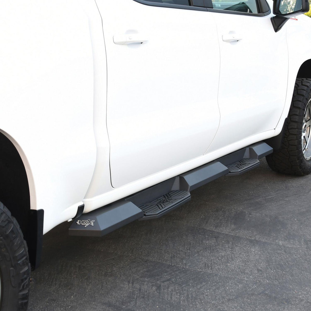 Chevrolet Silverado & GMC Sierra 1500 2019-2026 & 2500/3500 HD 2020-2026 Crew Cab, Westin HDX Xtreme Nerf Step Bars, Cab Length, Textured Black, view 10