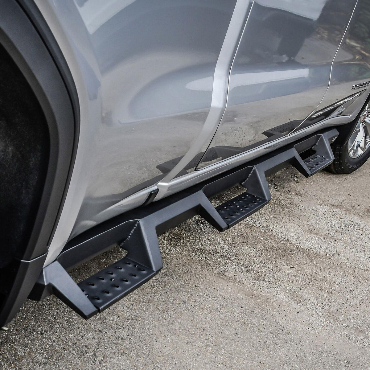 Chevrolet Silverado 1500 & GMC Sierra 1500 2019-2026 Crew Cab 79.4in Bed, Westin HDX Drop Wheel-to-Wheel Nerf Step Bars, view 5