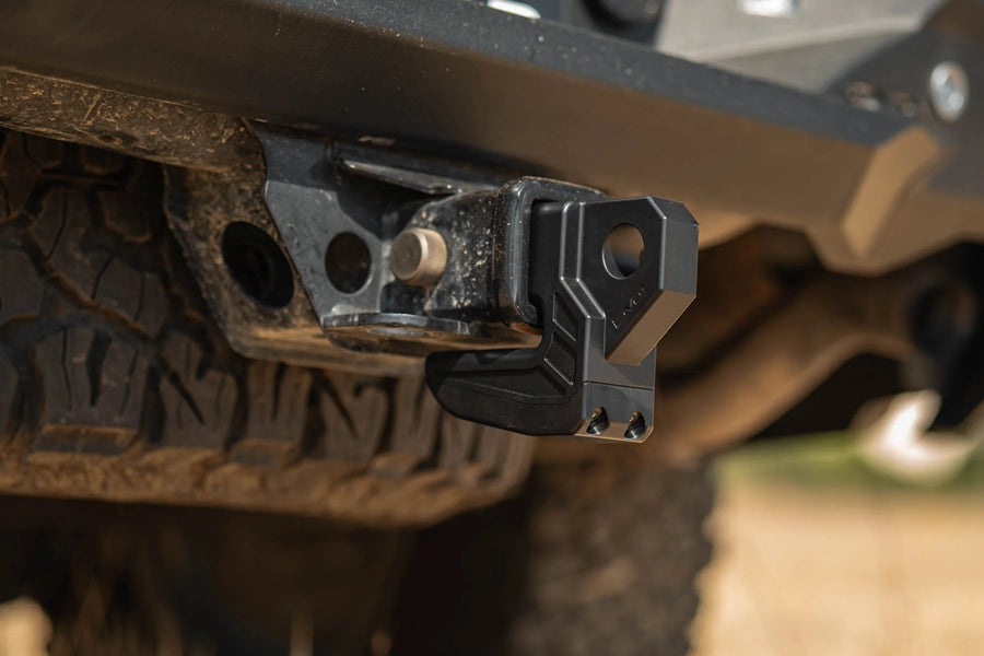 DV8 Xtract Hitch Skid Plate - Black