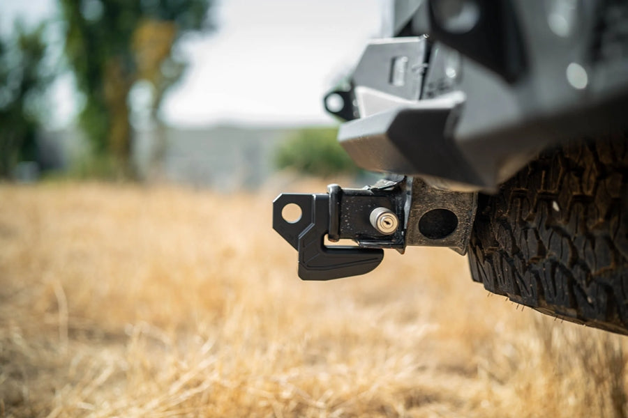 DV8 Xtract Hitch Skid Plate - Black