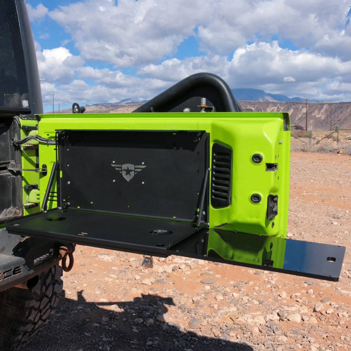 Jeep Wrangler JK/JL 2007-2026, Combat Off Road Chow Hall Tailgate Table with Cutting Board, view 9