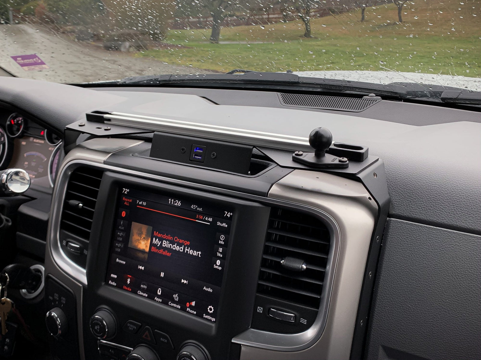 Expedition Essentials Powered Dash Mount w/out End Caps - RAM 2013-18