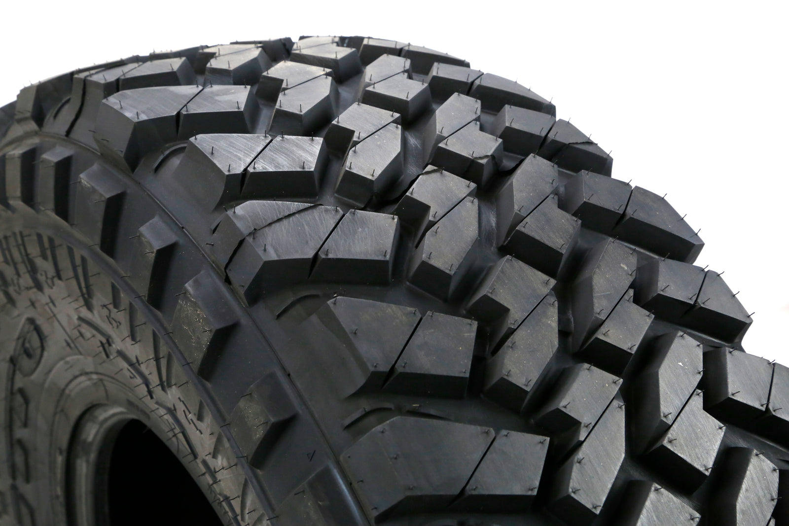 Nitto Trail Grappler M/T 40X13.50R17 Tire